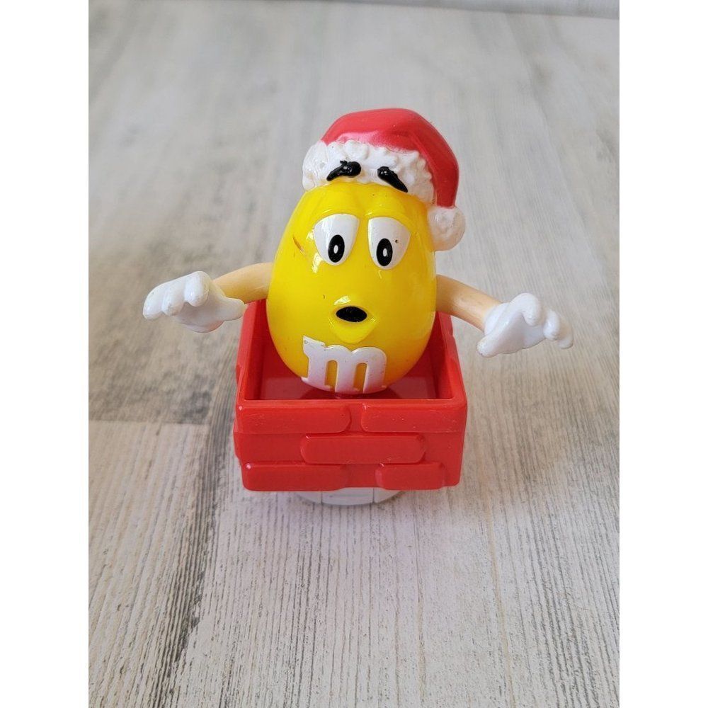 Mars 2005 yellow M&M chimney tube topper toy figure
